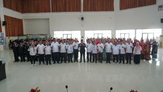 Lantik 113 Kepala SD dan SMP, Wako Padang: Tingkatkan Kualitas Pendidikan