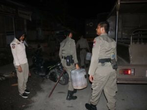 Diduga Jual Minuman Berfermentasi, Pol PP Satroni Warkop di Padang