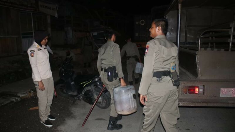 Diduga Jual Minuman Berfermentasi, Pol PP Satroni Warkop di Padang