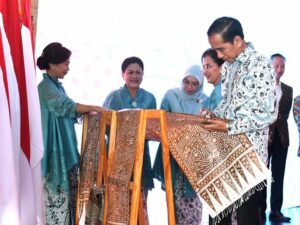 Buka Gelaran Batik Nusantara, Jokowi Apresiasi Pelaku Usaha Batik di Tanah Air