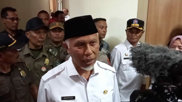 Pemprov Sumbar segera menggelar rapat intensif dengan kabupaten/kota untuk mencari solusi penanganan sampah di sejumlah kota/kabupaten pasca