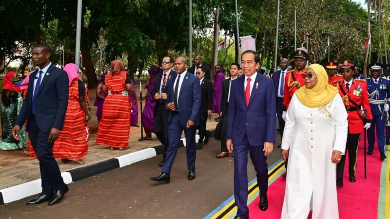 Kunjungan Perdana ke Tanzania, Presiden Jokowi Disambut Upacara Kenegaraan