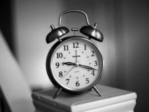 Waktu adalah sesuatu yang terus berjalan dan tidak dapat diulang kembali. Mengatur waktu dengan baik harus dilakukan untuk semua pekerjaan