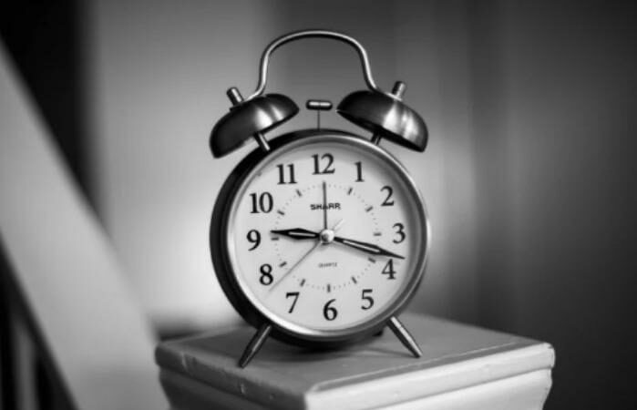 Waktu adalah sesuatu yang terus berjalan dan tidak dapat diulang kembali. Mengatur waktu dengan baik harus dilakukan untuk semua pekerjaan