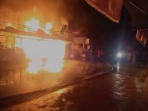 Kebakaran menghanguskan sebanyak enam bangunan yang berada di Kelurahan Talang, Kecamatan Payakumbuh Barat, Kota Payakumbuh, pada Sabtu