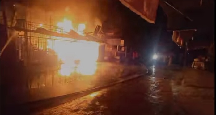 Kebakaran menghanguskan sebanyak enam bangunan yang berada di Kelurahan Talang, Kecamatan Payakumbuh Barat, Kota Payakumbuh, pada Sabtu