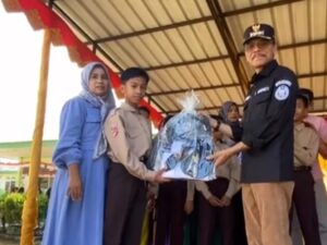 Pemkab Limapuluh Kota merealisasikan program bantuan seragam sekolah gratis untuk pelajar SD dan SMP. Ada total sebanyak 11.931 pelajar