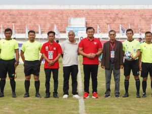 Sebanyak 16 klub sepakbola mengikuti turnamen Sutan Riska Cup edisi perdana (SR Cup I). Turnamen ini dibuka secara resmi oleh Bupati