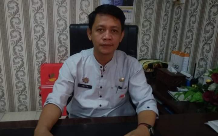 Jembatan di jalan Anak Air, Kecamatan Koto Tangah, Kota Padang, terban sejak beberapa waktu belakangan ini. Kondisi ini membuat akses menuju