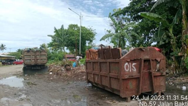 Kepala Dinas Lingkungan Hidup Kota Padang (DLH) Mairizon mengungkapkan bahwa saat ini terdapat 670 titik TPS (tempat pembuangan sampah) liar di Kota Padang.