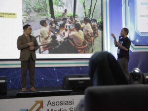 Gubernur Jawa Barat Ridwan Kamil yang menghadiri Indonesia Digital Conference 2023 memperoleh pertanyaan dari Ketua Umum AMSI.