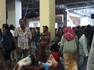 Sudah 2 Hari Warga Air Bangis Bermalam di Masjid Raya, Mereka Butuh Pakaian dan Perlengkapan Bayi