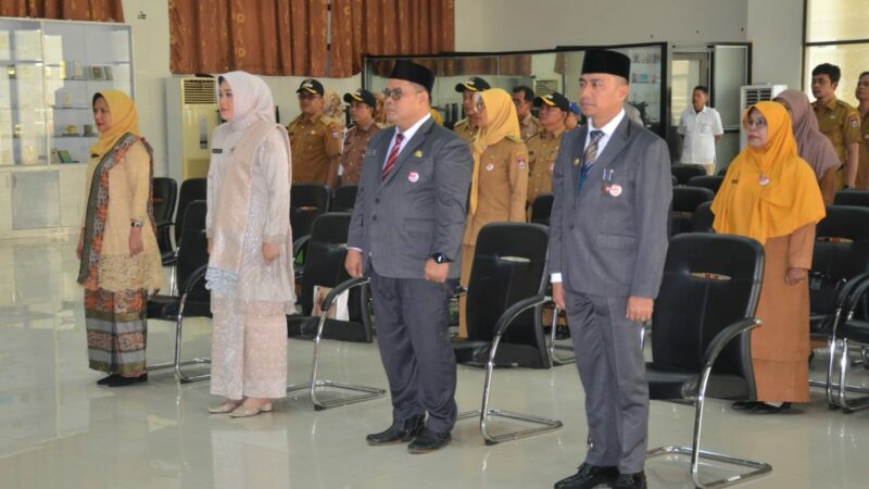 Wali Kota Padang Hendri Septa melantik dan mengambil sumpah jabatan empat pejabat eselon II yang baru di Gedung Bagindo Aziz Chan