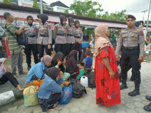 17 Orang Ditangkap dalam Pembubaran Paksa Warga Air Bangis di Masjid Raya