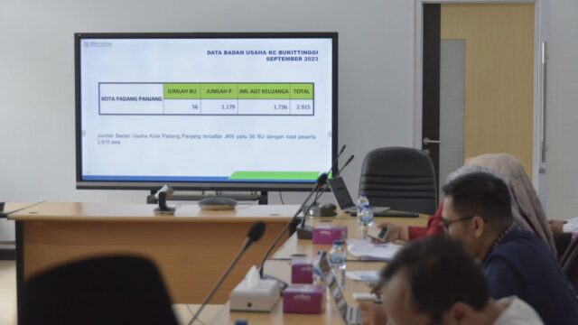 Kepala Badan Penyelenggara Jaminan Sosial Kesehatan Cabang Bukittinggi, Henny Nursanti capaian kepesertaan aktif BPJS Kesehatan di Padang