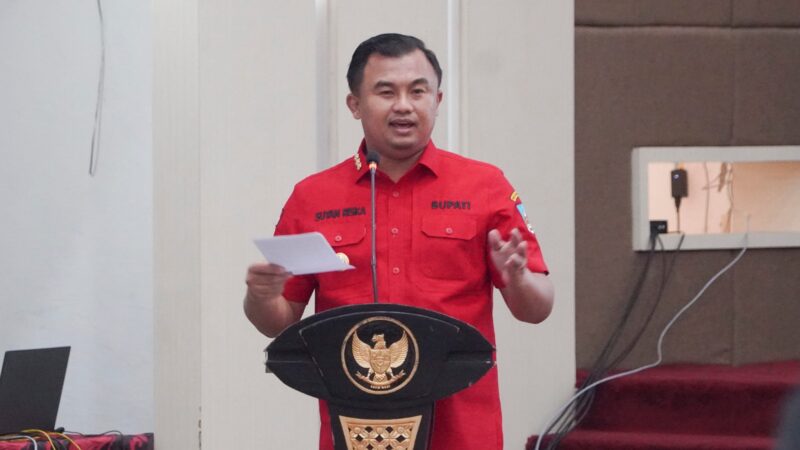 Bupati Dharmasraya Sutan Riska Tuanku Kerajaan membuka Rapat Koordinasi Kemiskinan Kabupaten Dharmasraya tahun 2023 di Pulau Punjung,