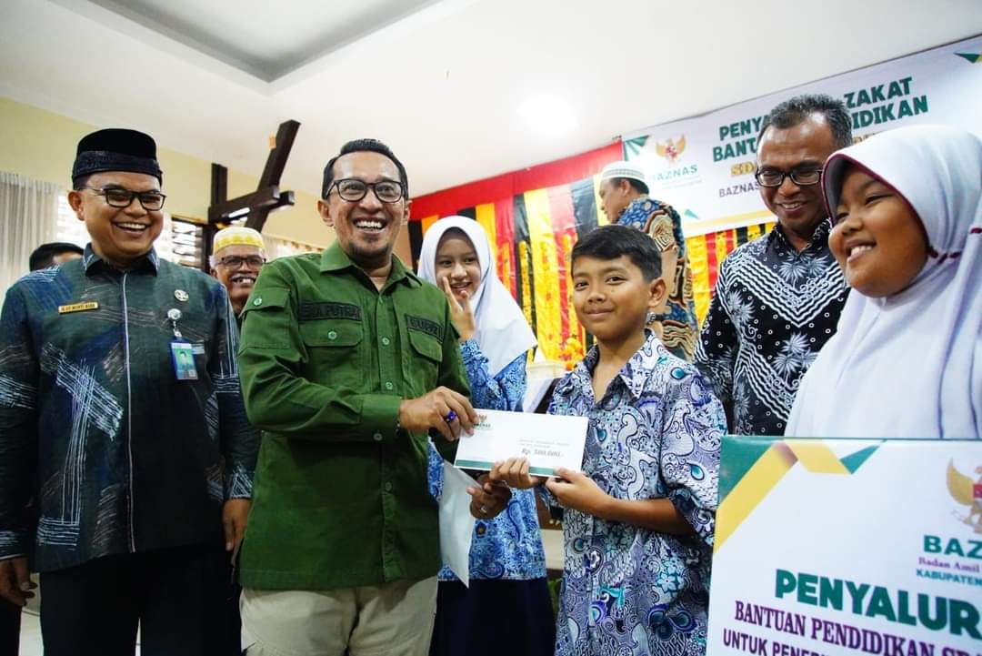 Baznas Tanah Datar Salurkan Bantuan Pendidikan Rp2,6 Miliar