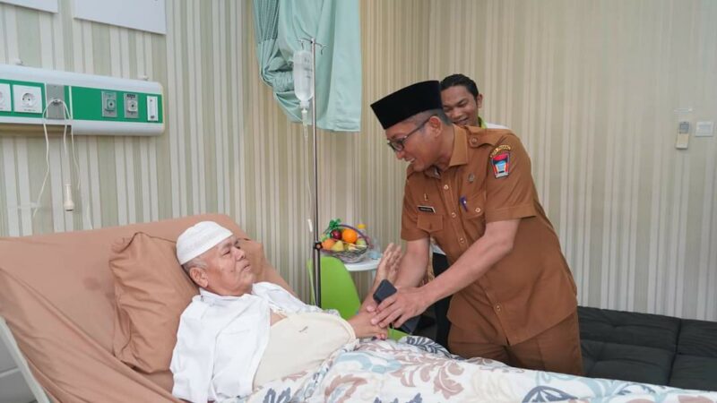 Terjatuh Dekat Kolam, Mantan Wawako Padang Dirawat di RS Unand