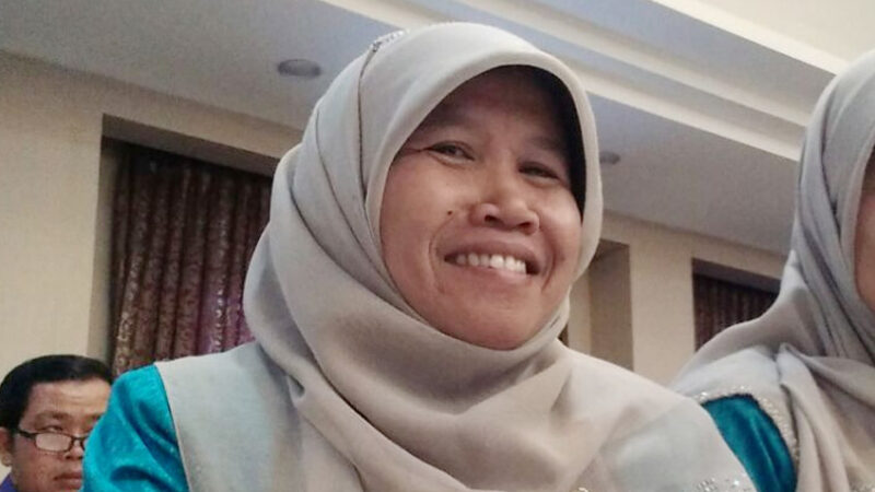 Profil Hetti Waluati Triana, Guru Besar Bidang Lingusitik UIN IB Padang