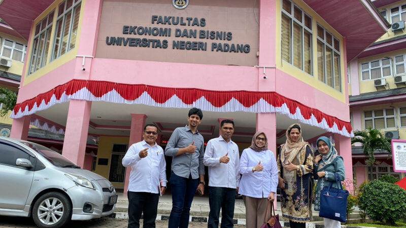 Dosen University of Mumbai Kunjungi FEB UNP