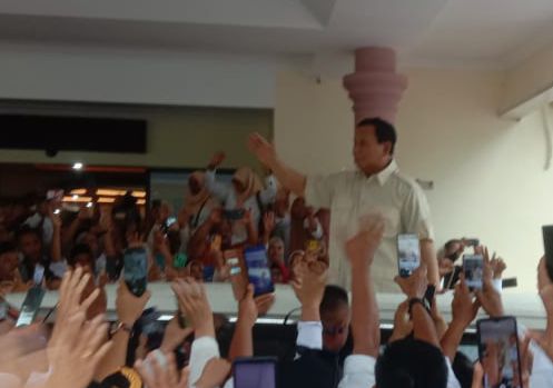 Tiba di Sumbar, Prabowo Diteriaki Presiden