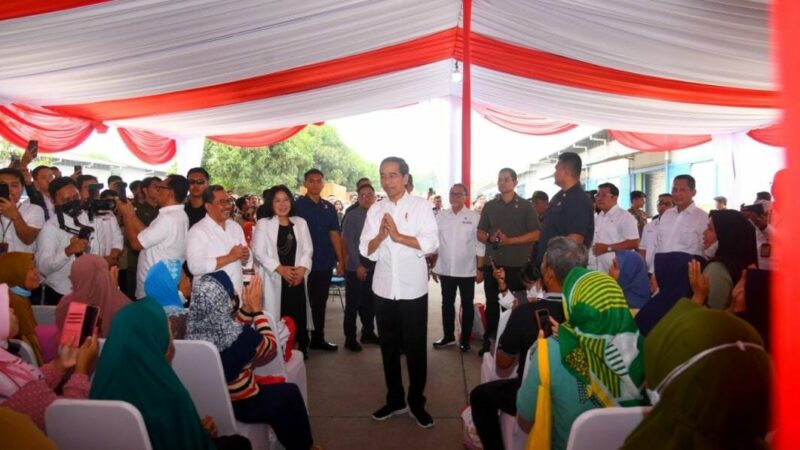 Pemerintah Berikan Bantuan Beras untuk Masyarakat Selama 3 Bulan