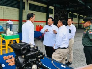 Produksi Kendaraan Tempur, Jokowi Apresiasi Perkembangan PT Pindad