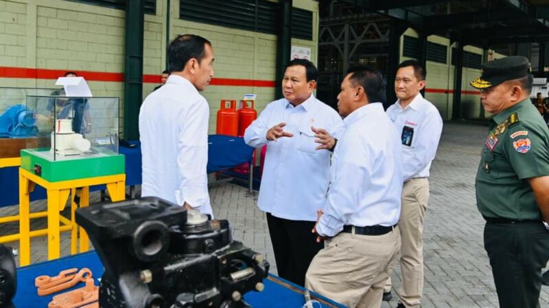 Produksi Kendaraan Tempur, Jokowi Apresiasi Perkembangan PT Pindad
