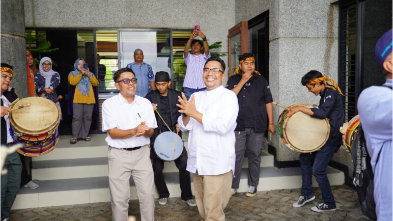Diiringi Gendang Saat Daftar, Ini Visi Misi Charles Simabura Jika Terpilih jadi Rektor Unand