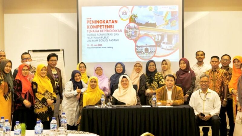 Peningkatan kompetensi tenaga kependidikan bidang administrasi dan pelayanan publik UIN IB Padang. [Foto: Dok. UIN IB Padang]
