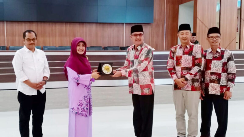 Kunjungan rombongan SMAN 1 Bengkulu Selatan ke UIN Imam Bonjol Padang. [Foto: Dok. UIN IB Padang]