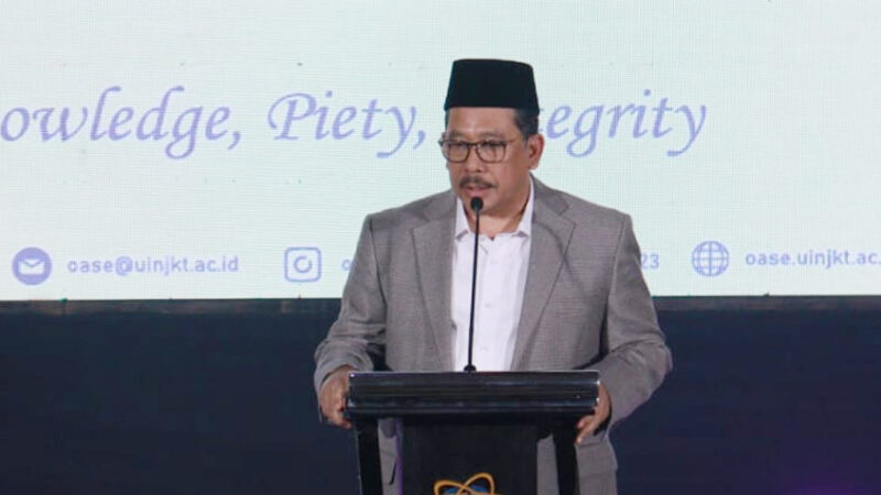 Wakil Menteri Agama Republik Indonesia, Zainut Tauhid Sa’adi menutup OASE 2023. [Foto: Dok. UIN IB Padang]