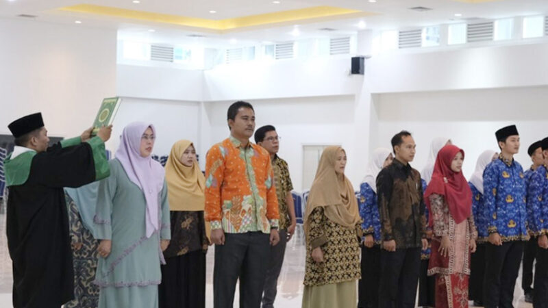 Pelantikan pejabat pelaksana akademik dan PNS di lingkungan UIN IB Padang. [Foto: Dok. UIN IB Padang]