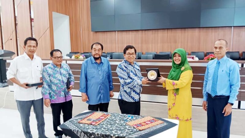 Seminar Nasional bersama VoA di UIN Imam Bonjol Padang. [Foto: Dok. UIN IB Padang]