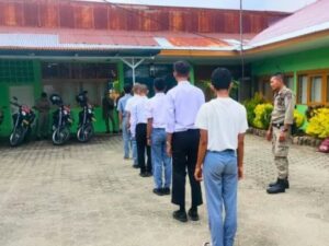 Sebanyak tujuh orang pelajar ditertibkan oleh Satpol PP Padang. Para pelajar itu ditertibkan karena keluyuran saat proses belajar mengajar .