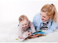 Mencoba menidurkan anak dengan dongeng bagi sebagian orang tua merupakan suatu hal yang tidak asing lagi. Kegiatan ini dapat menjadi