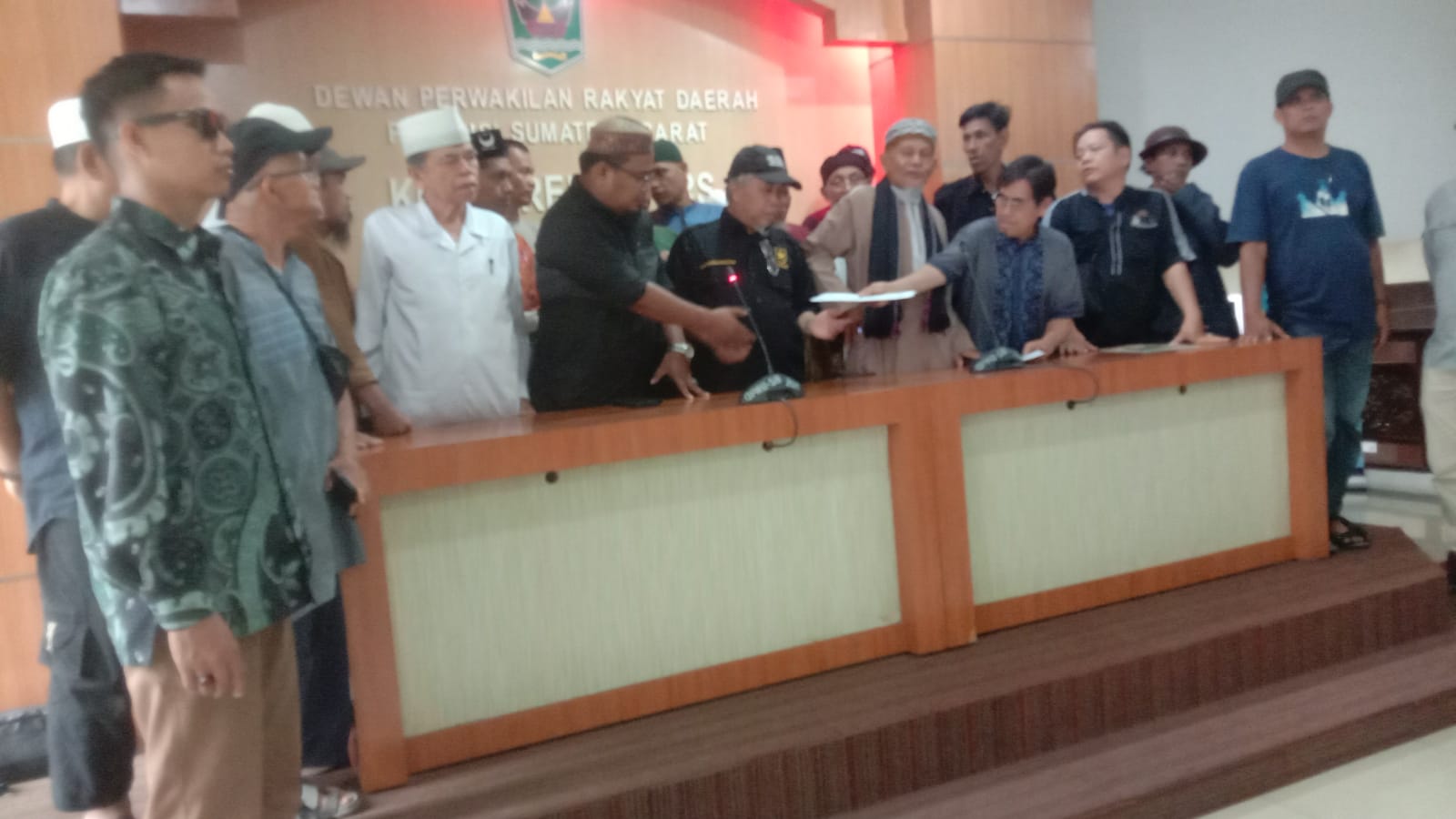 Sambangi Dprd Forum Masyarakat Minang Sampaikan Sikap Soal Konflik Di