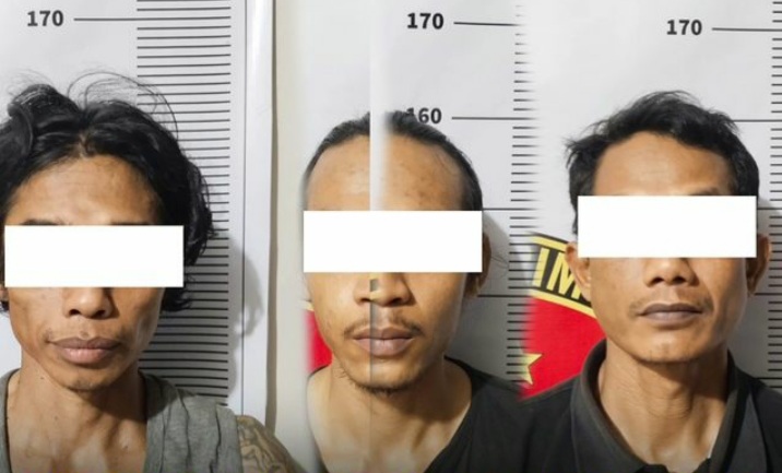 Dua pelaku pencurian dan satu orang penadah besi bantalan rel kereta api milik Dirjen Perkeretaapian ditangkap Polres Padang Panjang.