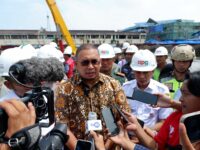 Anggota DPR RI Andre Rosiade memastikan progres atau perkembangan pembangunan jembatan layang atau Fly Over Sitinjau Lauik terus berjalan.