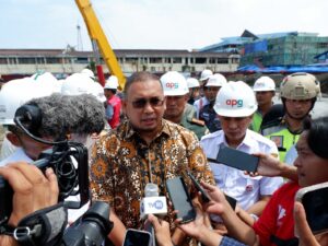 Anggota DPR RI Andre Rosiade memastikan progres atau perkembangan pembangunan jembatan layang atau Fly Over Sitinjau Lauik terus berjalan.