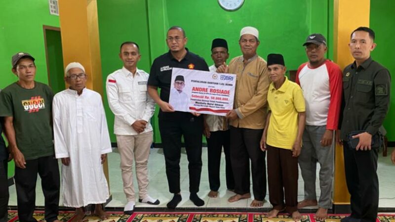 Anggota DPR RI asal Sumbar H Andre Rosiade terus berkeliling membantu masyarakat, utamanya rumah-rumah ibadah. Teranyar, Andre singgah