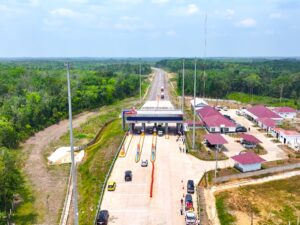 Menjalankan penugasan dalam membangun dan mengoperasikan mega proyek Jalan Tol Trans Sumatra (JTTS), PT Hutama Karya (Persero) (Hutama Karya)