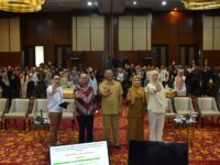 Stunting masih menjadi ancaman bagi Indonesia. Hal ini dikarenakan stunting tidak hanya membuat anak bertubuh pendek, tetapi juga menurunkan