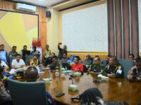 Pemko Padang berencana akan melakukan penertiban pedagang kaki lima (PKL) di sepanjang Pantai Padang. Penertiban ini dikukung unsur TNI-Polri