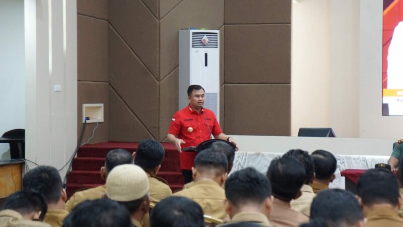 Bupati Dharmasraya, Sutan Riska Tuanku Kerajaan menghadiri sekaligus membuka acara Rapat Koordinasai Wali Nagari se-Kabupaten Dharmasraya.