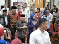 Wapres RI Ma'ruf Amin menyebut Sumatra Barat sebagai daerah pelopor ekonomi syariah di Indonesia. Hal itu disampaikan Ma'ruf saat membuka