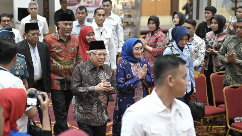 Wapres RI Ma'ruf Amin menyebut Sumatra Barat sebagai daerah pelopor ekonomi syariah di Indonesia. Hal itu disampaikan Ma'ruf saat membuka