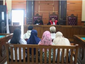 Langgar Perda Ketertiban Umum, PN Padang Jatuhkan Hukuman Denda 8 Terdakwa