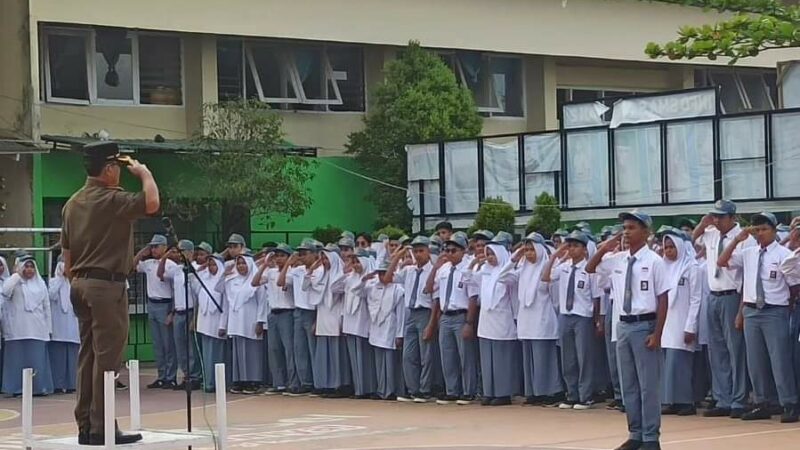 Cegah Tawuran Pelajar, Pol PP Padang Ikuti Upacara Bendera di Sekolah