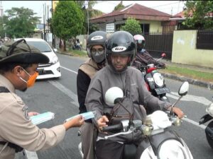 Kabut Asap Kian Pekat, Pemko Padang Bagikan 3.500 Masker
